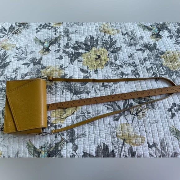 Mara’s Cross body bag in mustard /yellow leather - Picture 7 of 14